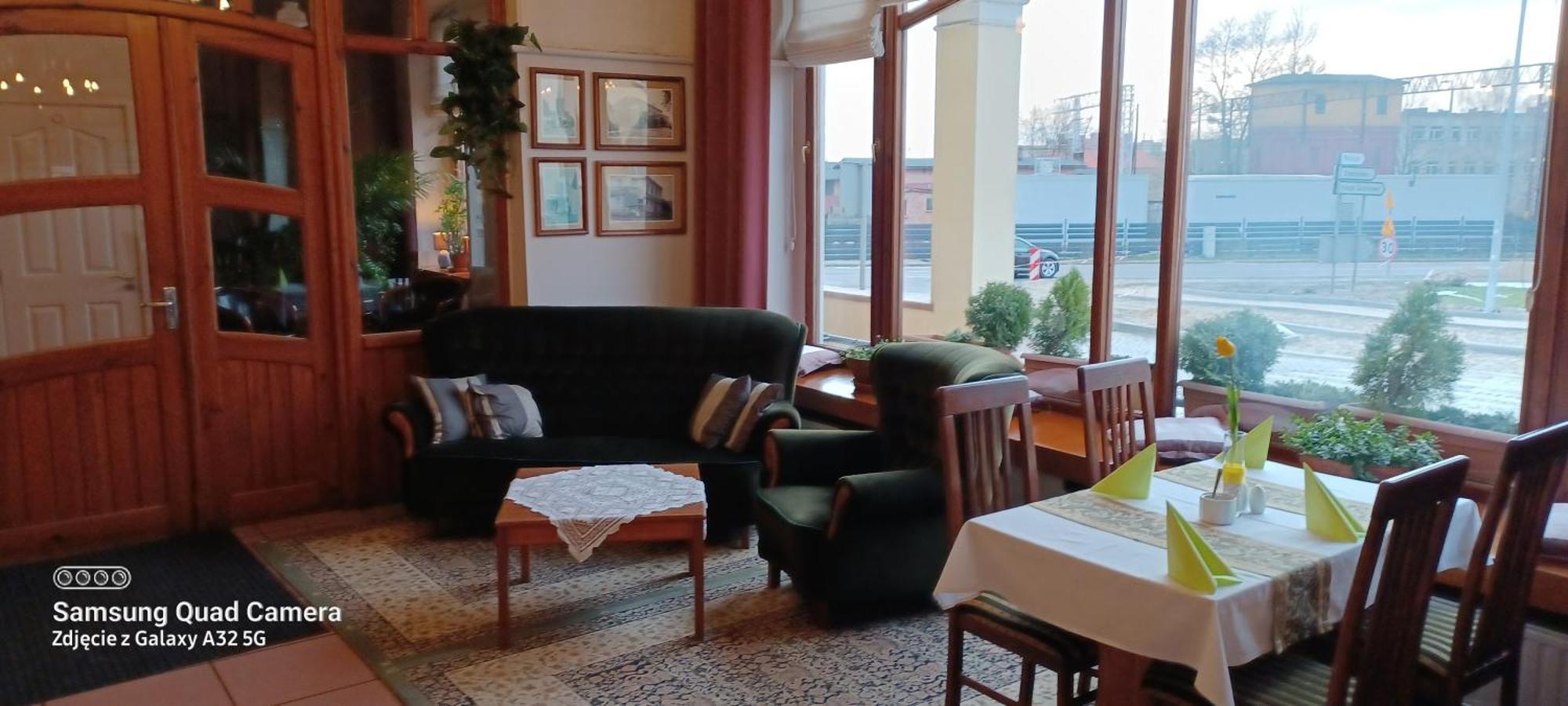 Wielkopolanka Pokoje Goscinne I Restauracja Chodzież Exterior foto